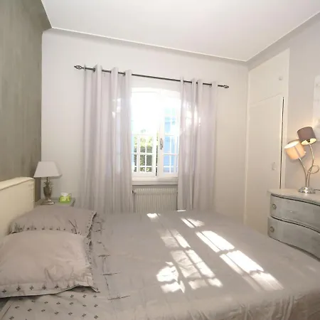 Holiday home Modern Holiday Home With Private Garden
