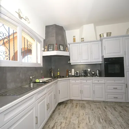 Casa de Férias In Near Beaches & Pool *