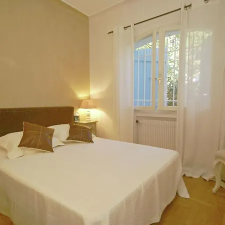 Holiday home Modern Holiday Home With Private Garden